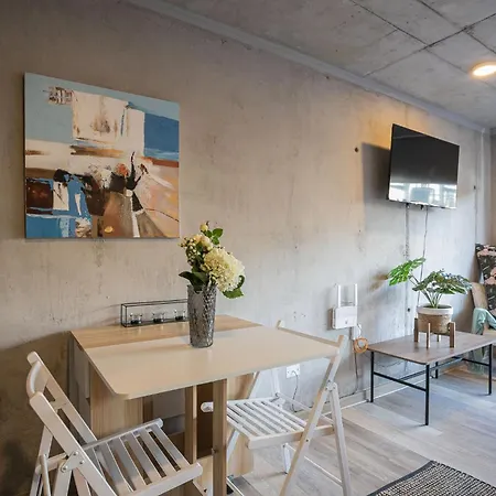 Enjoy La Reina In This Cozy Studio